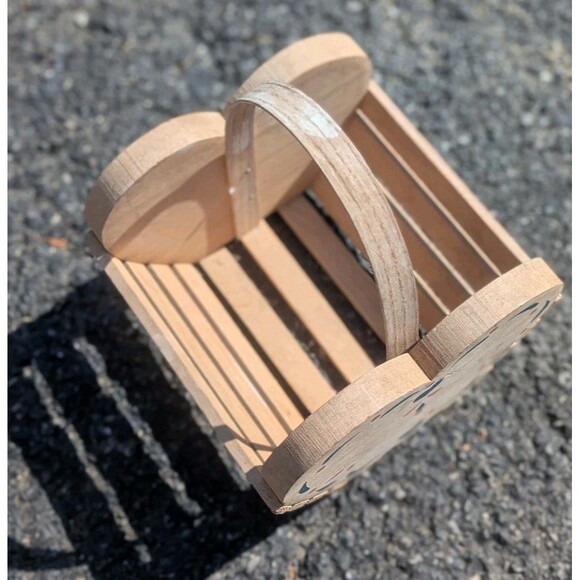 Vintage Sawmill Critters Wood Hand Painted Heart Hand Basket Made In USA - Picture 2 of 6